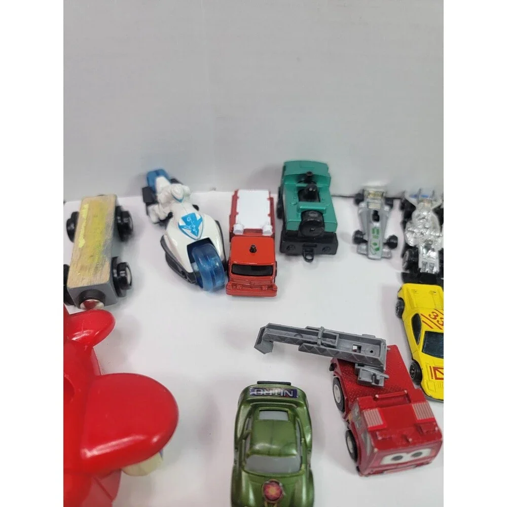 Mixed Lot 40+ Toy Cars Trucks Hot Wheels Matchbox McDonald’s Diecast w/ Carry...